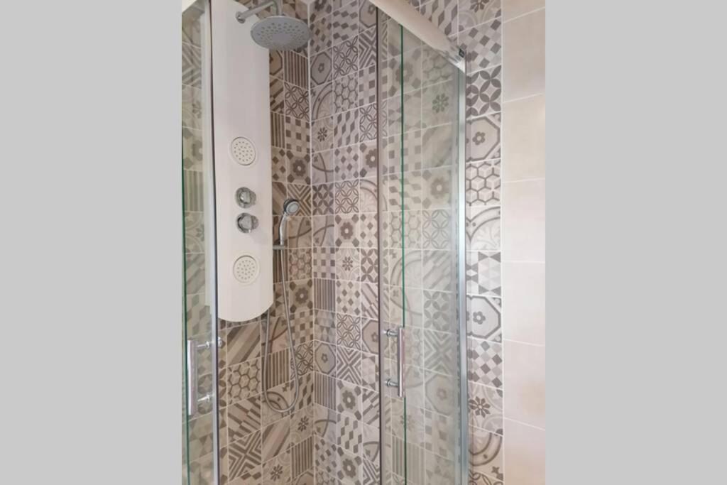 Les Etapes Chartraines Parking Wifi Jaccuzi Apartment Chartres Exterior photo